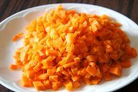 胡萝卜汁烫面蒸饺的做法步骤2