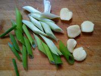 干椒炖鲤鱼的做法步骤2