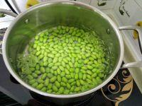 毛豆炒虾仁的做法步骤2