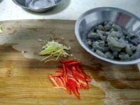 毛豆炒虾仁的做法步骤3