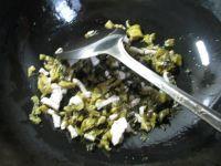 猪肉酸菜豆腐汤的做法步骤3