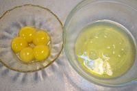 草莓戚风蛋糕卷的做法步骤2