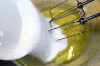 草莓戚风蛋糕卷的做法步骤6