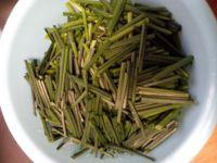 韭菜苔炒鸟贝的做法步骤1