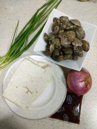 香辣花蛤豆腐的做法步骤1