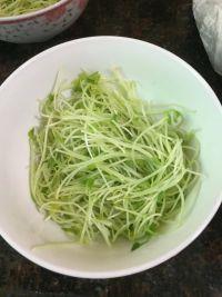 红豆苗炒河粉的做法步骤4
