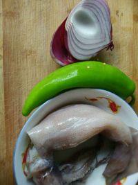 青椒鱿鱼的做法步骤1