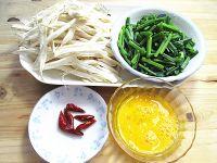 杏鲍菇韭花炒鸡蛋的做法步骤2