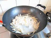 杏鲍菇韭花炒鸡蛋的做法步骤3