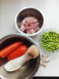 毛豆蘑菇酱拌面的做法步骤1