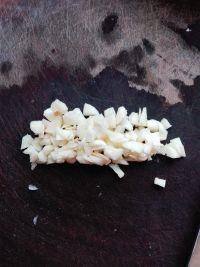 毛豆蘑菇酱拌面的做法步骤3