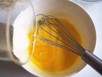 咖啡戚风的做法步骤3