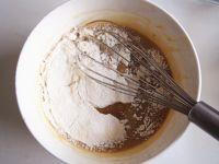 咖啡戚风的做法步骤5