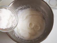 咖啡戚风的做法步骤8