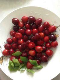 樱桃鸡球的做法步骤4