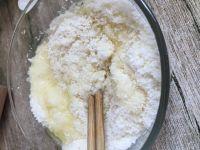 蛋白椰丝球的做法步骤4