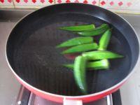 秋葵炒蛋的做法步骤3