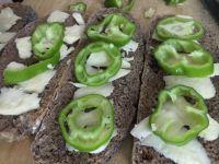 芝士辣椒番茄酱烤面包的做法步骤6