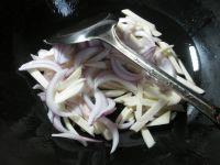 洋葱猪肚炒茭白的做法步骤4