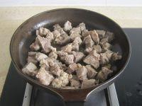 胡萝卜炖牛肉的做法步骤5