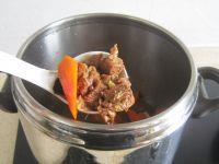 胡萝卜炖牛肉的做法步骤11