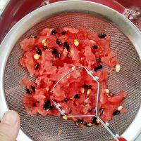 蜂蜜西瓜汁的做法步骤5