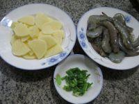 土豆炒鲜虾的做法步骤1