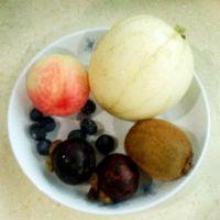 多彩蜜瓜盅的做法步骤1