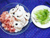 香芹炒鱼卷的做法步骤1