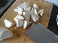 鸡翅烧菌菇的做法步骤4