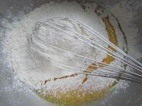 牛奶戚风的做法步骤4