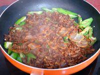 芋茎干炒腊肉的做法步骤7