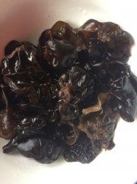 凉拌黑木耳的做法步骤2