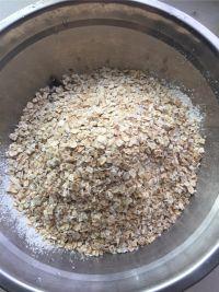 红糖燕麦饼干的做法步骤1