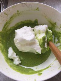 菠菜戚风蛋糕的做法步骤12