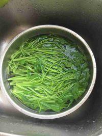 菠菜戚风蛋糕的做法步骤1