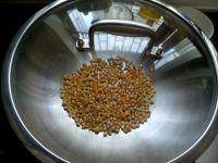 爆玉米花的做法步骤3