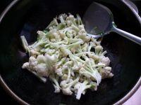 番茄炒花菜的做法步骤5