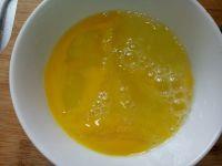 葱炒鸡蛋的做法步骤1