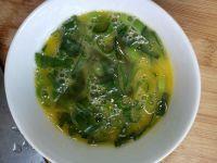 葱炒鸡蛋的做法步骤2