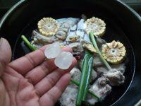 玉米炖排骨的做法步骤4