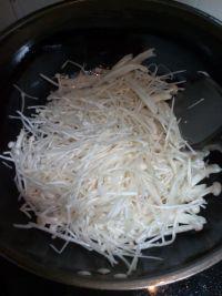 韭菜炒双菇的做法步骤5