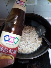 韭菜炒双菇的做法步骤7