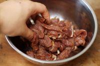 香辣牛肉牙签肉的做法步骤3