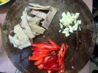 黄彩椒炒干鱿鱼的做法步骤3