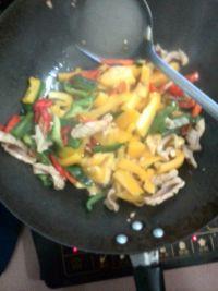 黄彩椒炒干鱿鱼的做法步骤8